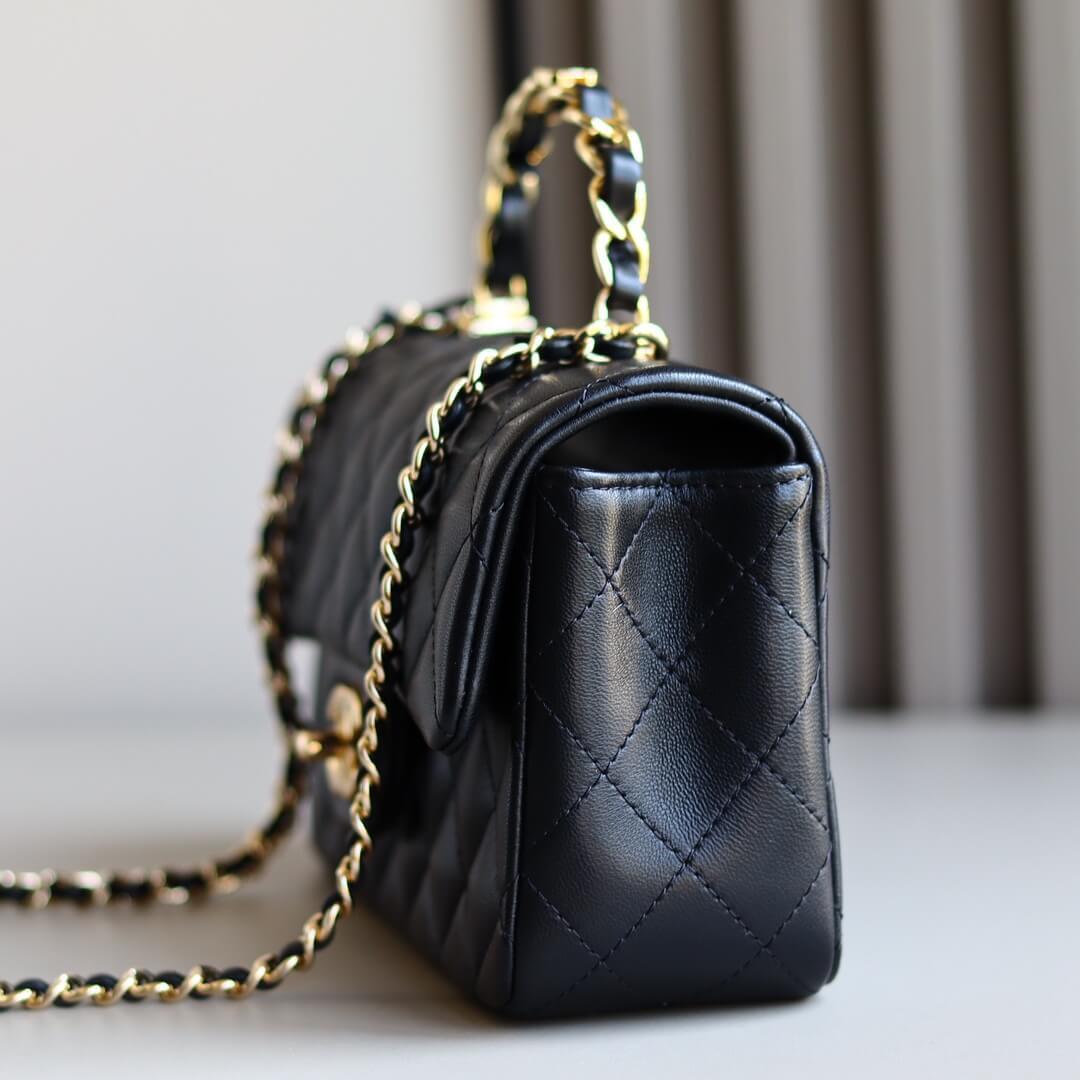 Elegant Quilted Black Handbag with Gold Logo & Chain Handle – Luxury Inspired Designer Style Bag