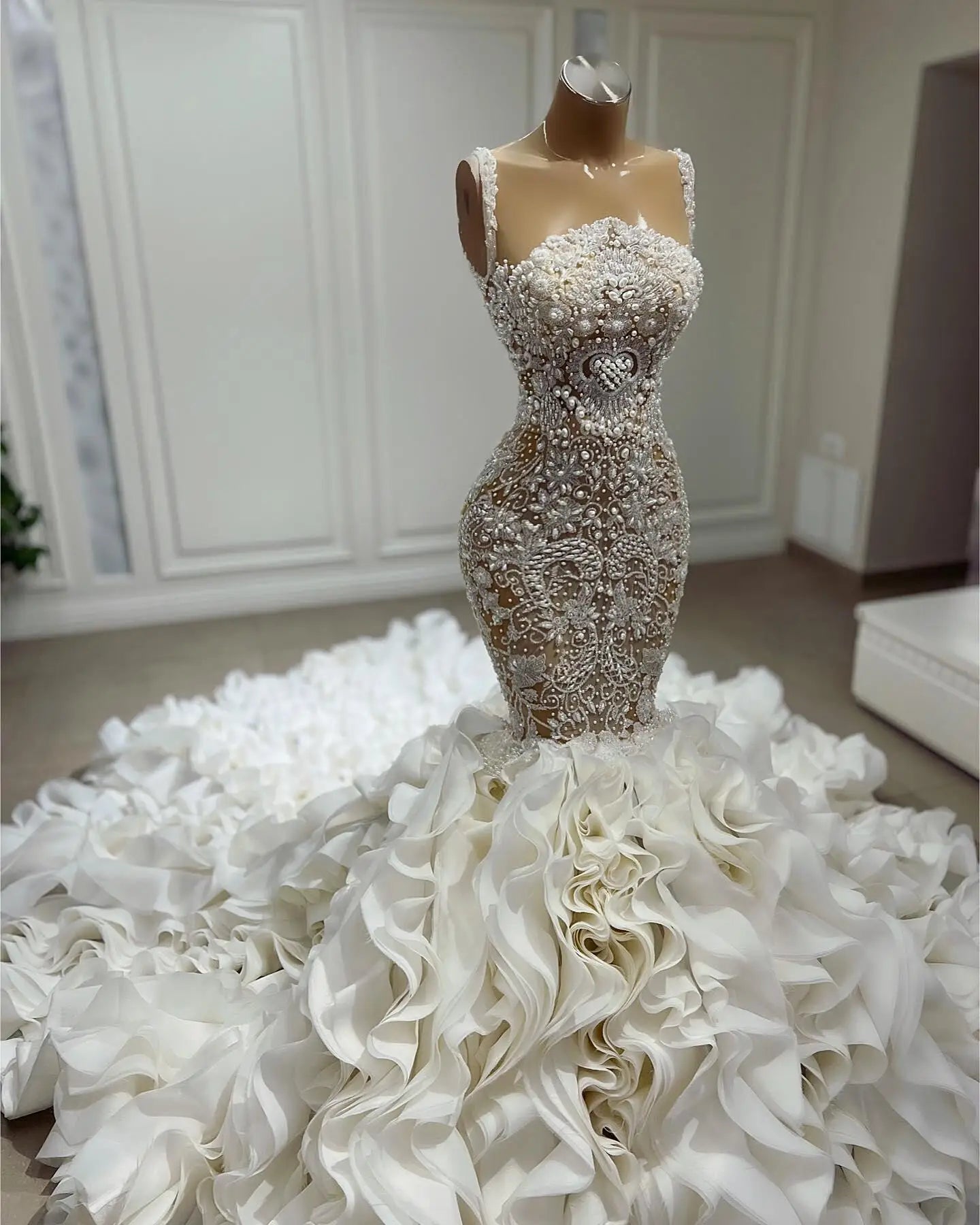 Gorgeous Pearls Wedding Dresses Applique Mermaid Bridal Gowns Puff Tiered Train Spaghetti Strap Customized Robes De Mariéeede